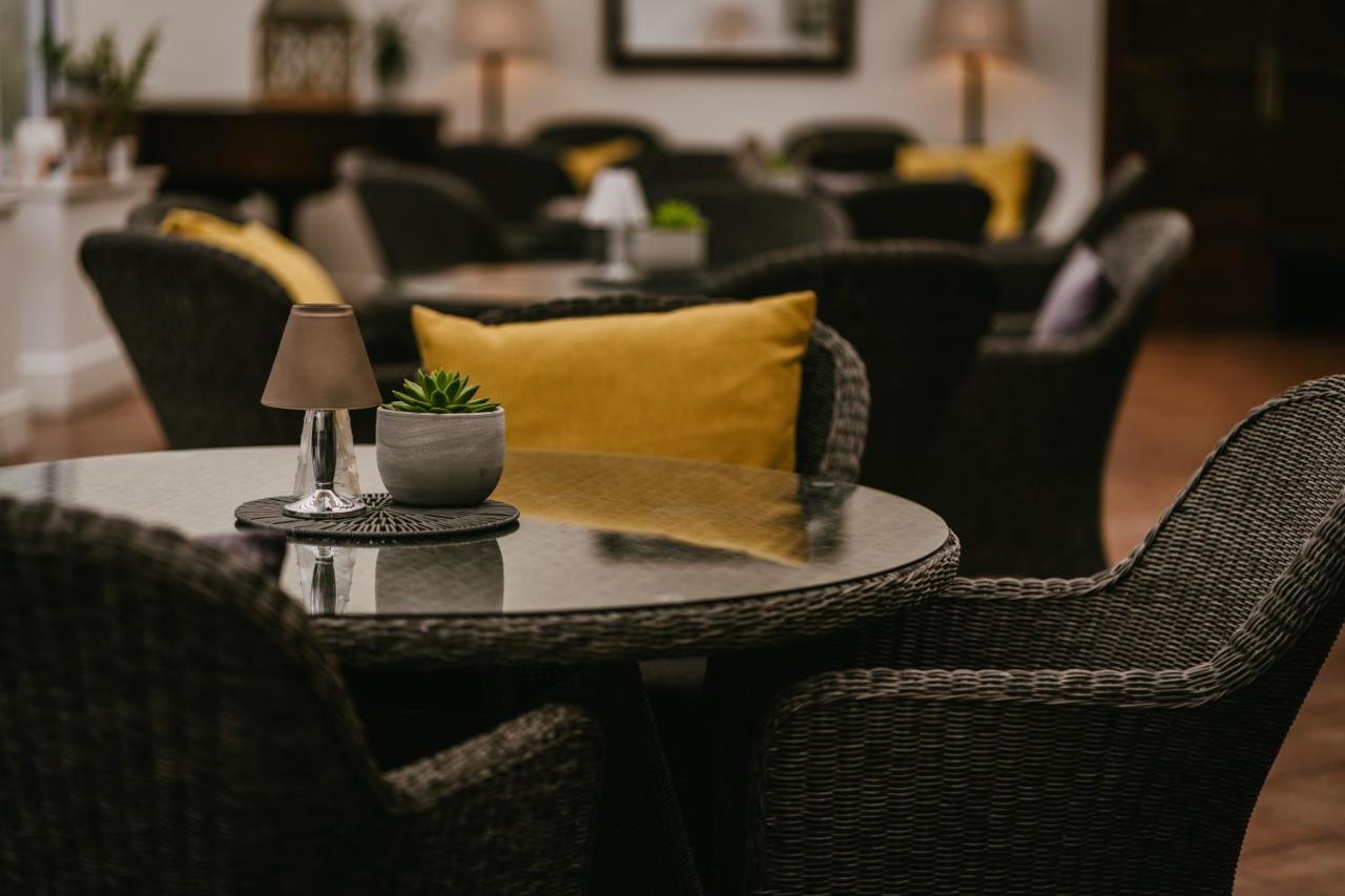 Rowton Hall Hotel And Spa Честър Екстериор снимка