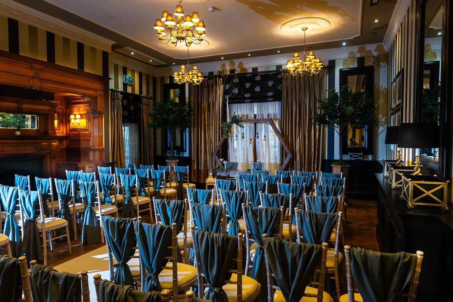 Rowton Hall Hotel And Spa Честър Екстериор снимка