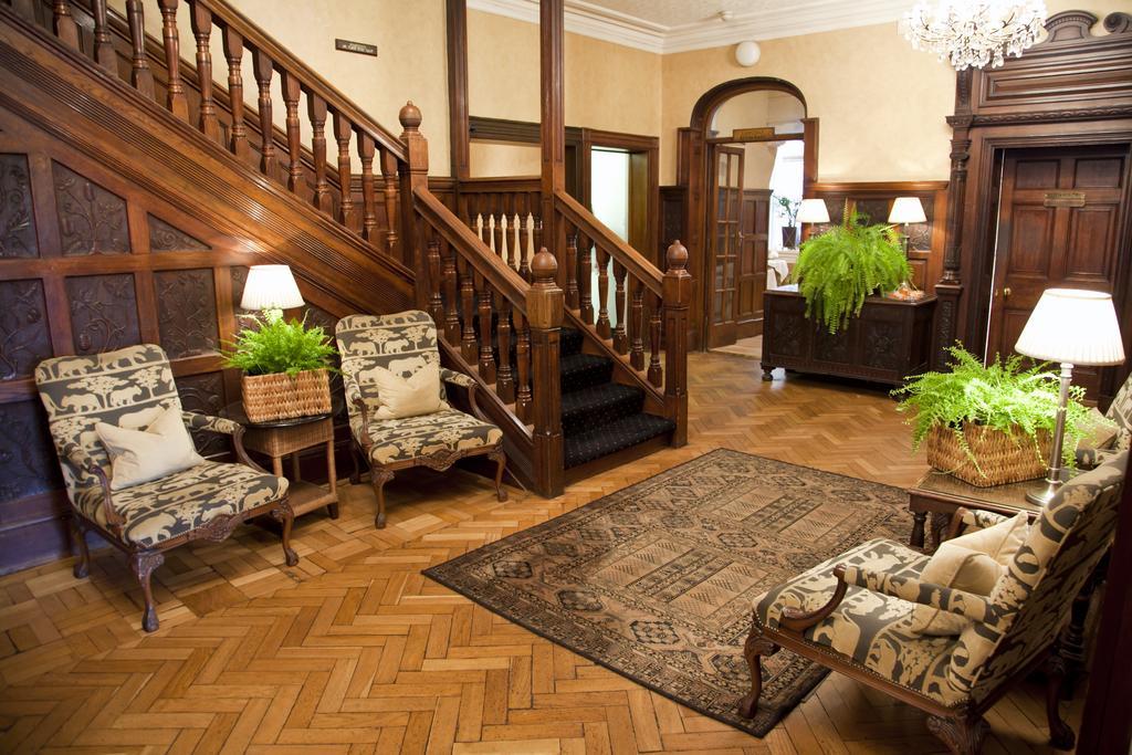 Rowton Hall Hotel And Spa Честър Екстериор снимка